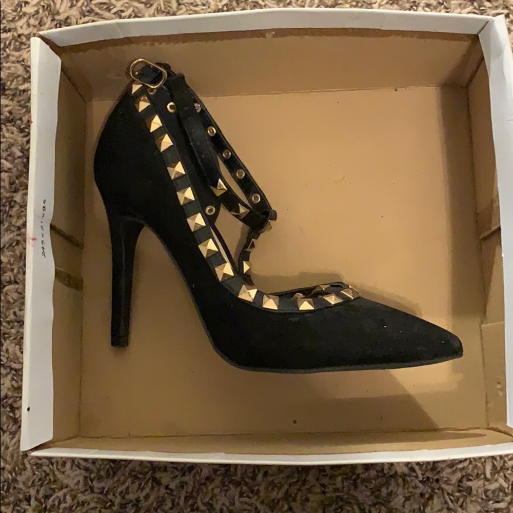 Short black and gold